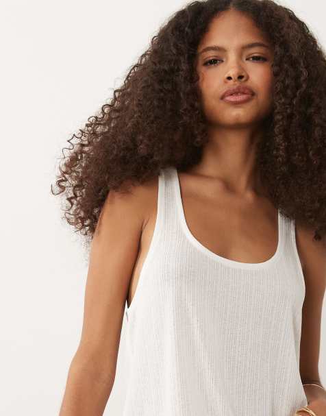 ASOS DESIGN – Locker geschnittenes, halbtransparentes Tanktop in geripptem Weiß mit Ringerrücken - view 1