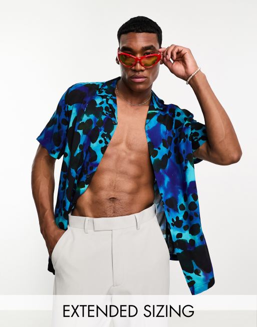 ASOS DESIGN – Locker geschnittenes Hemd in Blau mit Leopardenmuster und Reverskragen