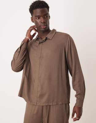 ASOS DESIGN – Locker geschnittenes Hemd in Braun, Kombiteil - view 1
