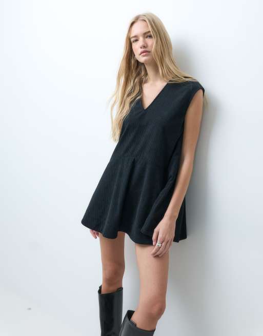 ASOS DESIGN locker geschnittenes Mini-Kleid mit V-Ausschnitt, tiefer Taille und Cord in Schwarz, 2 von 4