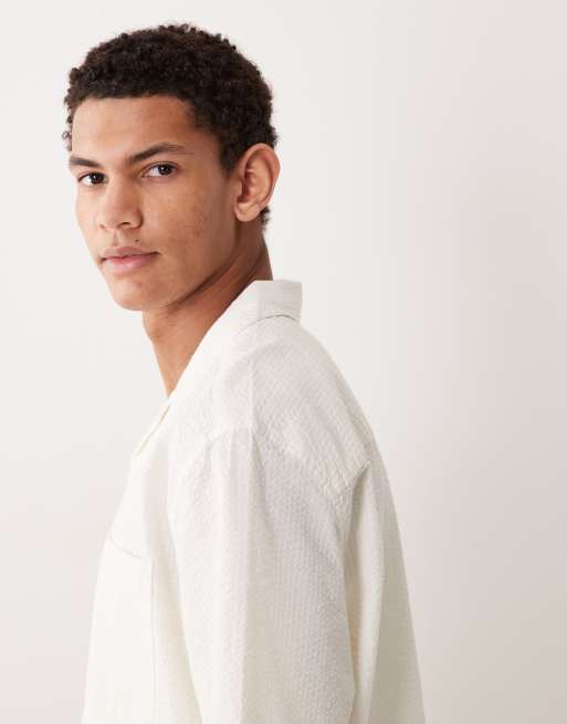 ASOS DESIGN – Locker geschnittenes Seersucker-Hemd in Wollweiß mit Reverskragen, 4 von 5