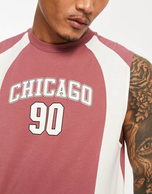 ASOS DESIGN – Locker geschnittenes Sport-Trägertop im Retro-Stil mit Chicago-Collegeprint, 2 von 4