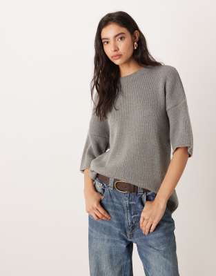ASOS DESIGN - Locker geschnittenes Strick-T-Shirt in Grau