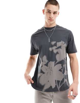 ASOS DESIGN – Locker geschnittenes T-Shirt in Anthrazit mit Blumenprint
