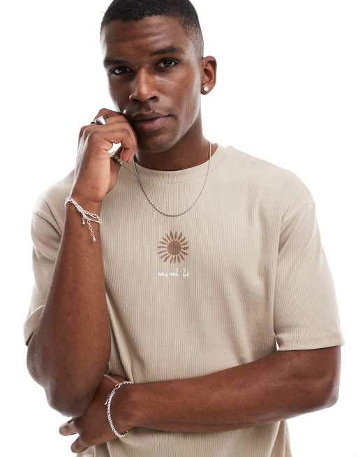 ASOS DESIGN – Locker geschnittenes T-Shirt in Beige mit Himmelskörper-Print auf der Vorderseite, 220 g/m² schwer