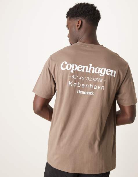 ASOS DESIGN – Locker geschnittenes T-Shirt in Braun mit „Kopenhagen“-Print auf der Rückseite - view 1