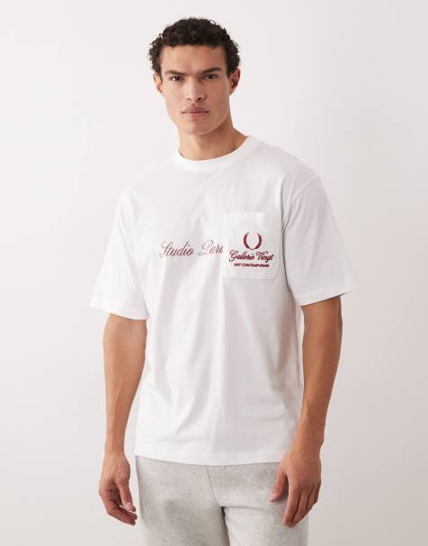 ASOS DESIGN – Locker geschnittenes T-Shirt in Weiß mit aufgesticktem Schriftzug und Tasche - view 1