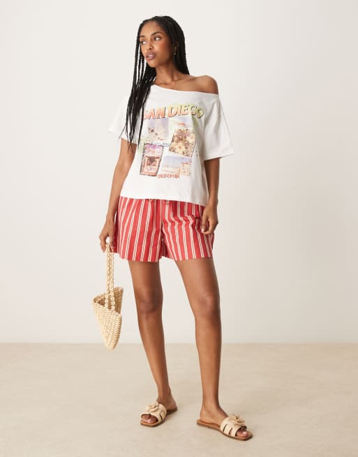 ASOS DESIGN – Locker sitzendes, schulterfreies T-Shirt in Weiß mit „San Diego“-Grafikprint, 3 von 4