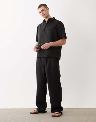 Locker und gerade geschnittene Hose aus 100% Leinen in Schwarz, Kombiteil Schwarz S