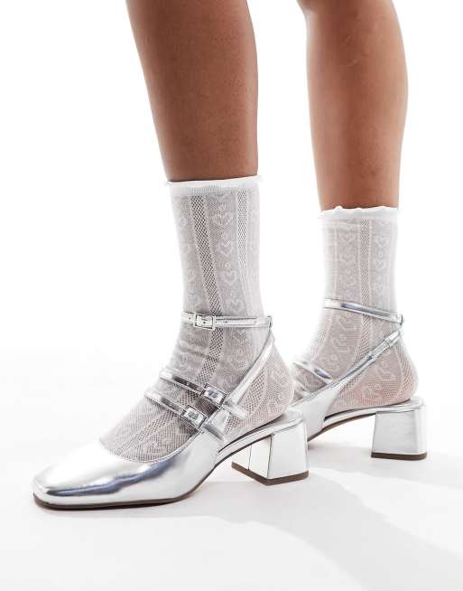 ASOS DESIGN – Lockere Crew-Socken aus Pointellestrick in Weiß mit Herzmuster und Rüschen  , 2 von 4