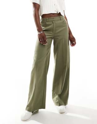 ASOS DESIGN - Lockere, gerade geschnittene Hose in Khaki mit 5-Taschen-Design-Grün