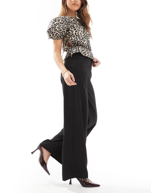 ASOS DESIGN – Lockere, gerade geschnittene Hose in Schwarz mit 5-Taschen-Design , 4 von 5