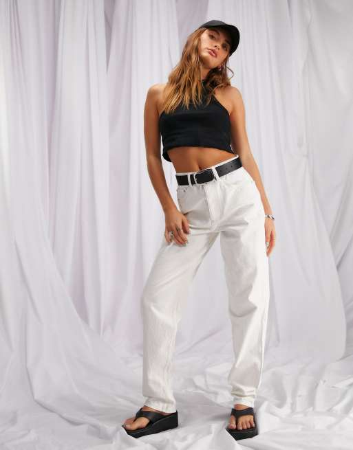 ASOS DESIGN – Lockere Mom-Jeans aus Baumwollmix in Ecru mit hohem Bund - BEIGE