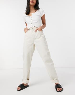 ASOS DESIGN - Lockere Mom-Jeans aus Baumwollmix in Ecru mit hohem Bund - CREAM-Weiß