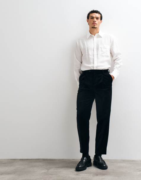 ASOS DESIGN lockere, schmal zulaufende Anzughose mit Bundfalten aus schwarzem Baumwollsamt - view 1