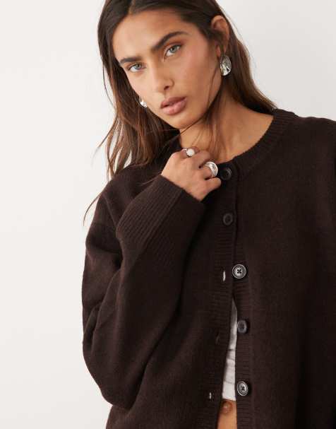ASOS DESIGN lockere Strickjacke mit seitlichem Schlitzdetail in Schokobraun - view 1
