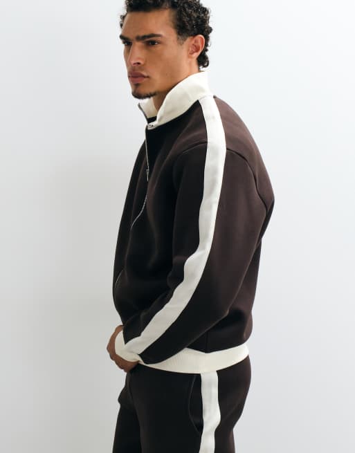 ASOS DESIGN lockere Trackjacke mit Reißverschluss aus Scuba-Material mit Piqué-Einsätzen in Braun, 2 von 5