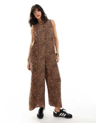 ASOS DESIGN - Lockerer Culotte-Jumpsuit mit Tierfellmuster-Print und Rundhalsausschnitt-Bunt