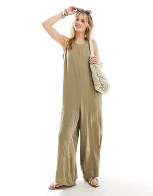 ASOS DESIGN - Lockerer Jumpsuit in Taupe mit Hosenrock-Design und Rundhalsausschnitt-Grün