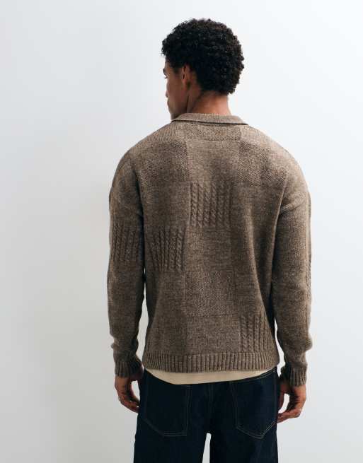 ASOS DESIGN lockerer Strickpullover mit Schlitzkragen und Karodetail in Braun, 5 von 5
