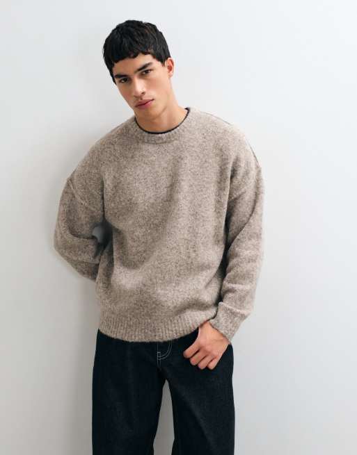 ASOS DESIGN lockerer Strickpullover mit sichtbarem Rundhalsausschnitt in Taupe, 4 von 5