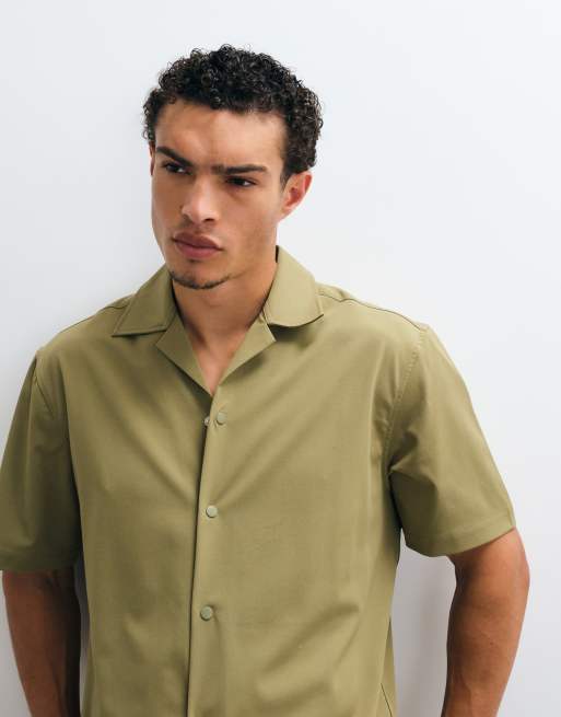 ASOS DESIGN lockeres Revershemd mit Druckknöpfen in Khaki, 3 von 5