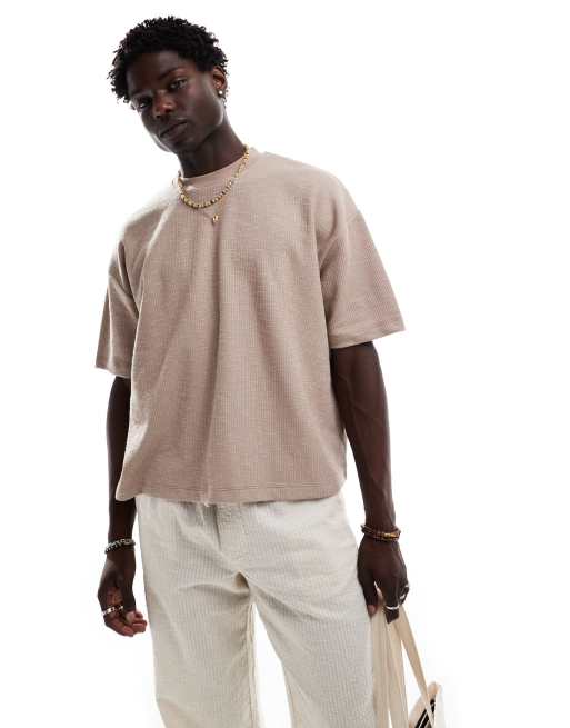 ASOS DESIGN – Lockeres, strukturiertes T-Shirt in Taupe mit hohem Ausschnitt