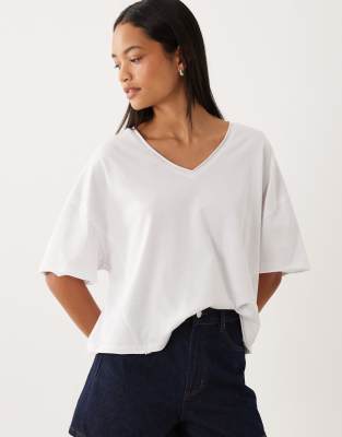 ASOS DESIGN - Lockeres T-Shirt in Weiß mit V-Ausschnitt-Bunt