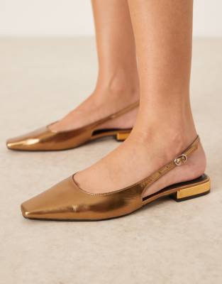 ASOS DESIGN - Logan - Ballerinas in satinierter Bronze mit kantiger Zehenpartie-Goldfarben