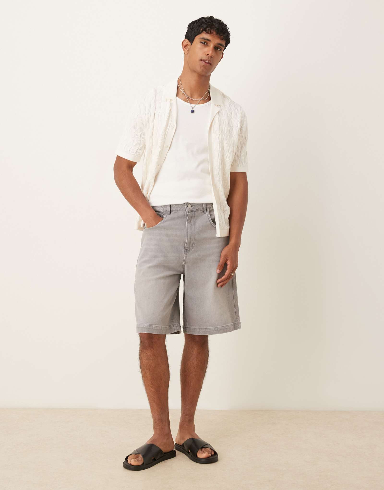 Джинсовые шорты ASOS DESIGN с длинными рукавами светло-серого цвета, постиранные