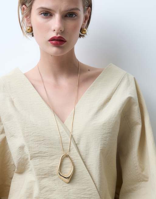 ASOS DESIGN long necklace with abstract pendant in gold tone, 2 of 4