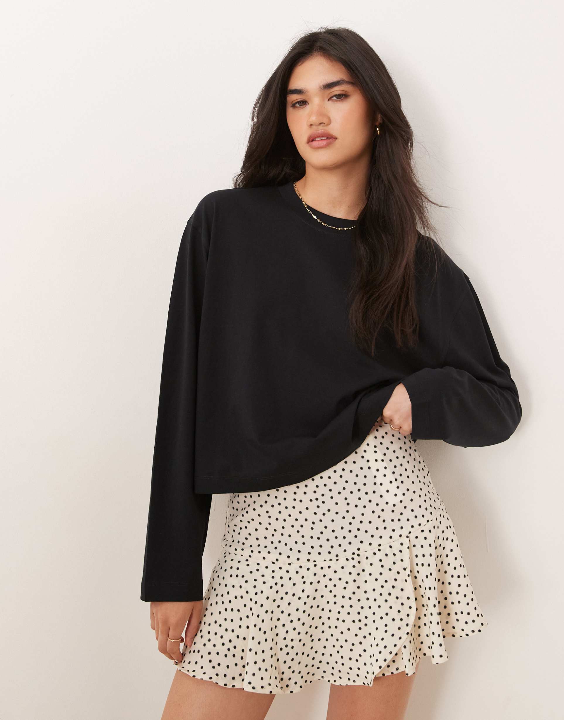 asos design long sleeve boxy cropped t-shirt in black