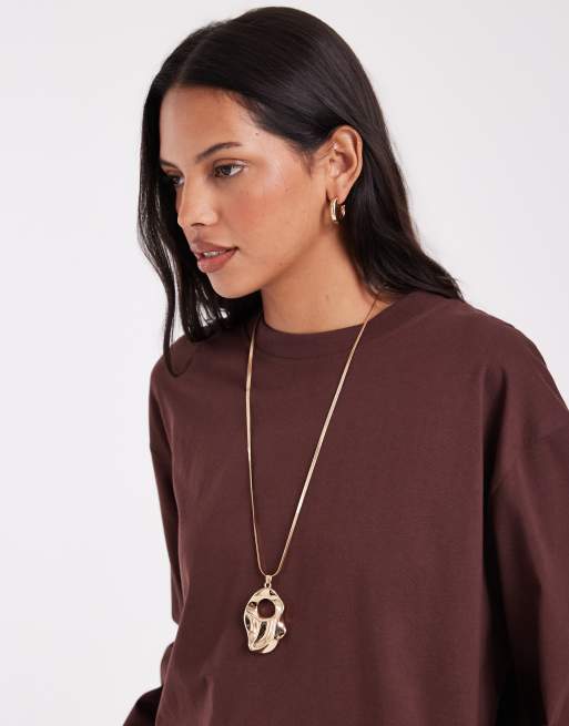 ASOS DESIGN long sleeve boxy cropped t-shirt in choc, 3 of 4