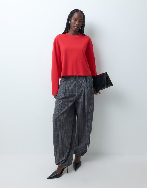 ASOS DESIGN long sleeve boxy cropped t-shirt in red, 2 of 5