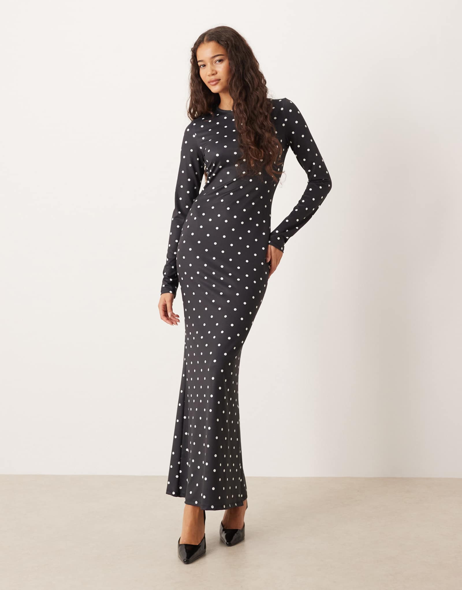  Платье мидакси ASOS DESIGN с длинными рукавами в горошек