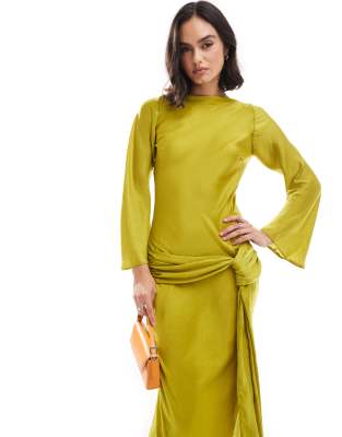 long sleeve dropped belt satin maxi dress in chartreuse-Green