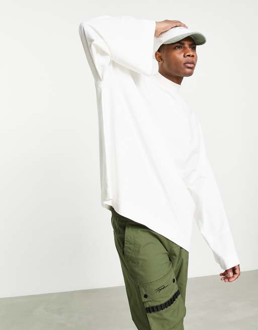 https://images.asos-media.com/products/asos-design-long-sleeve-extreme-oversized-t-shirt-with-turtle-in-off-white/201380272-1-blancdeblanc?$n_640w$&wid=513&fit=constrain