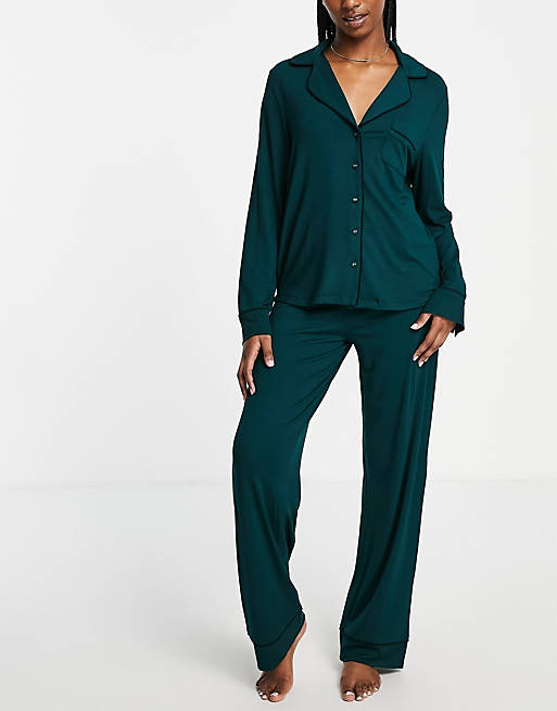  long sleeve shirt & trouser pyjama set with contrast piping in green 