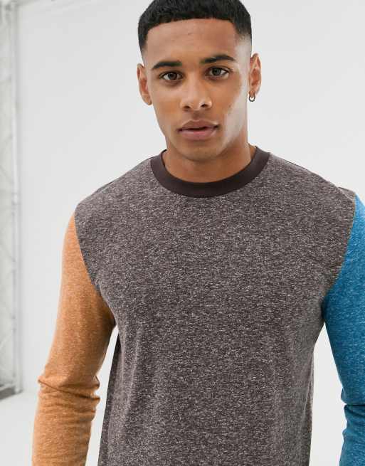 t shirt with lines on sleeves