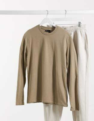 beige plain t shirt