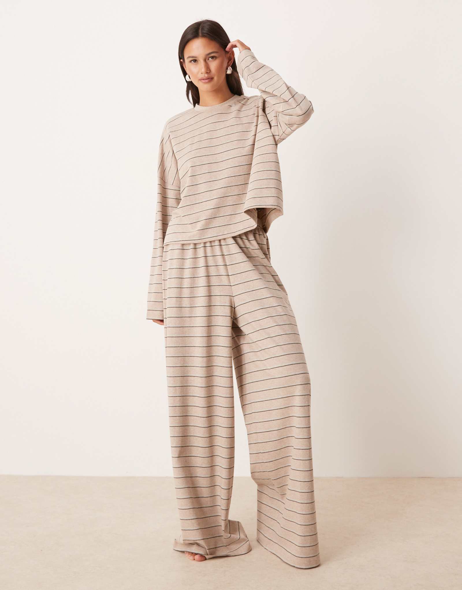 Пижамный комплект с топом и брюками с длинными рукавами от ASOS DESIGN в кремовую полоску
