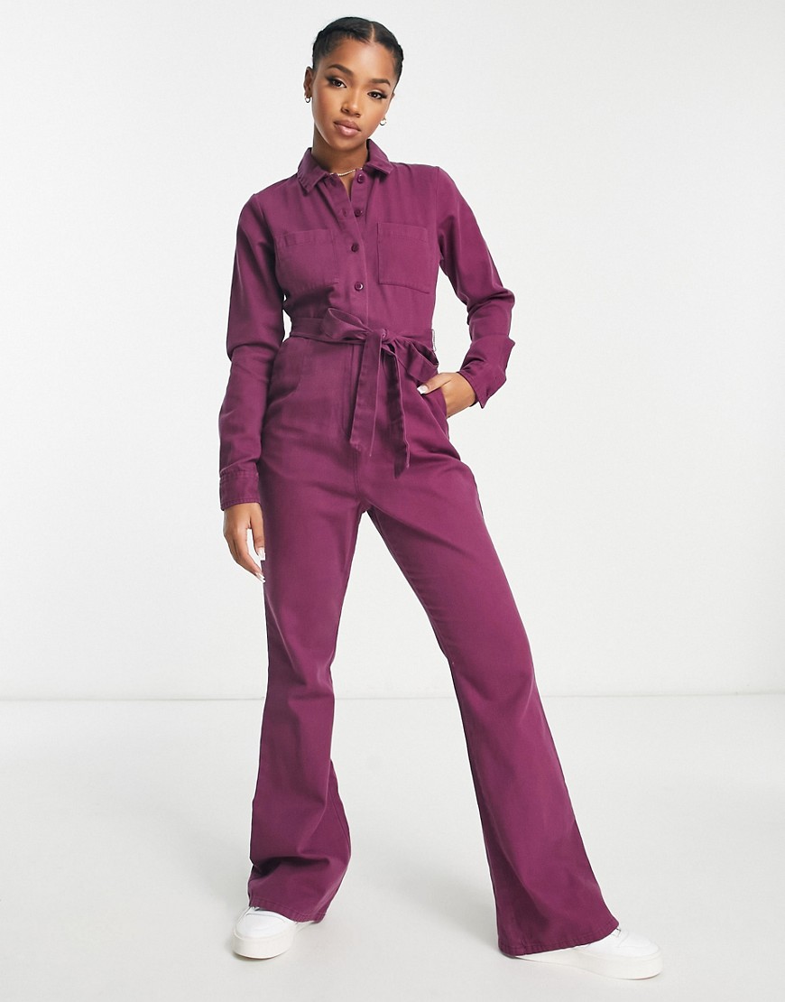 ASOS DESIGN long sleeve twill boilersuit with collar in burgundy-Red