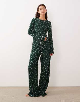 ASOS DESIGN ASOS DESIGN long sleeve & wide leg trouser waffle pyjama gifting set in green star print-Navy