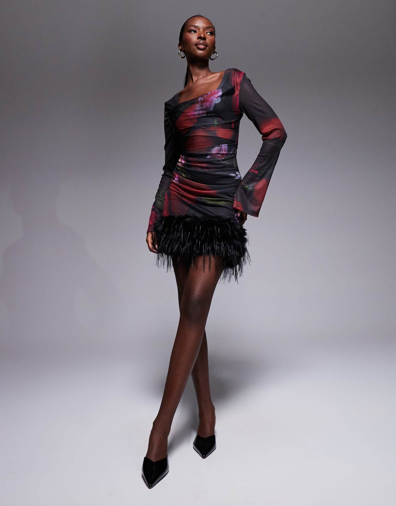 ДИЗАЙНЕРСКОЕ сетчатое мини-платье ASOS с длинным рукавом и квадратным вырезом и юбкой с меховой отделкой в цветочный принт