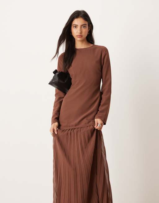 ASOS DESIGN long sleeved pleated skirt maxi dress in chocolate, 2 of 4