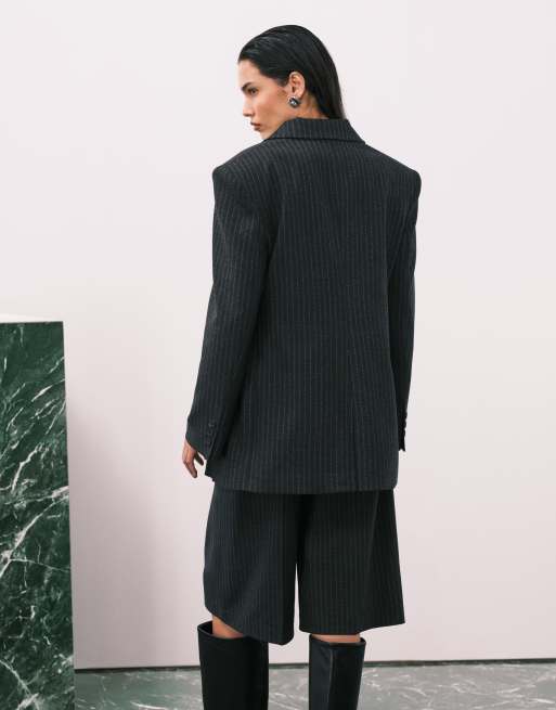 ASOS DESIGN longline bold shoulder blazer in black pinstripe, 4 of 4