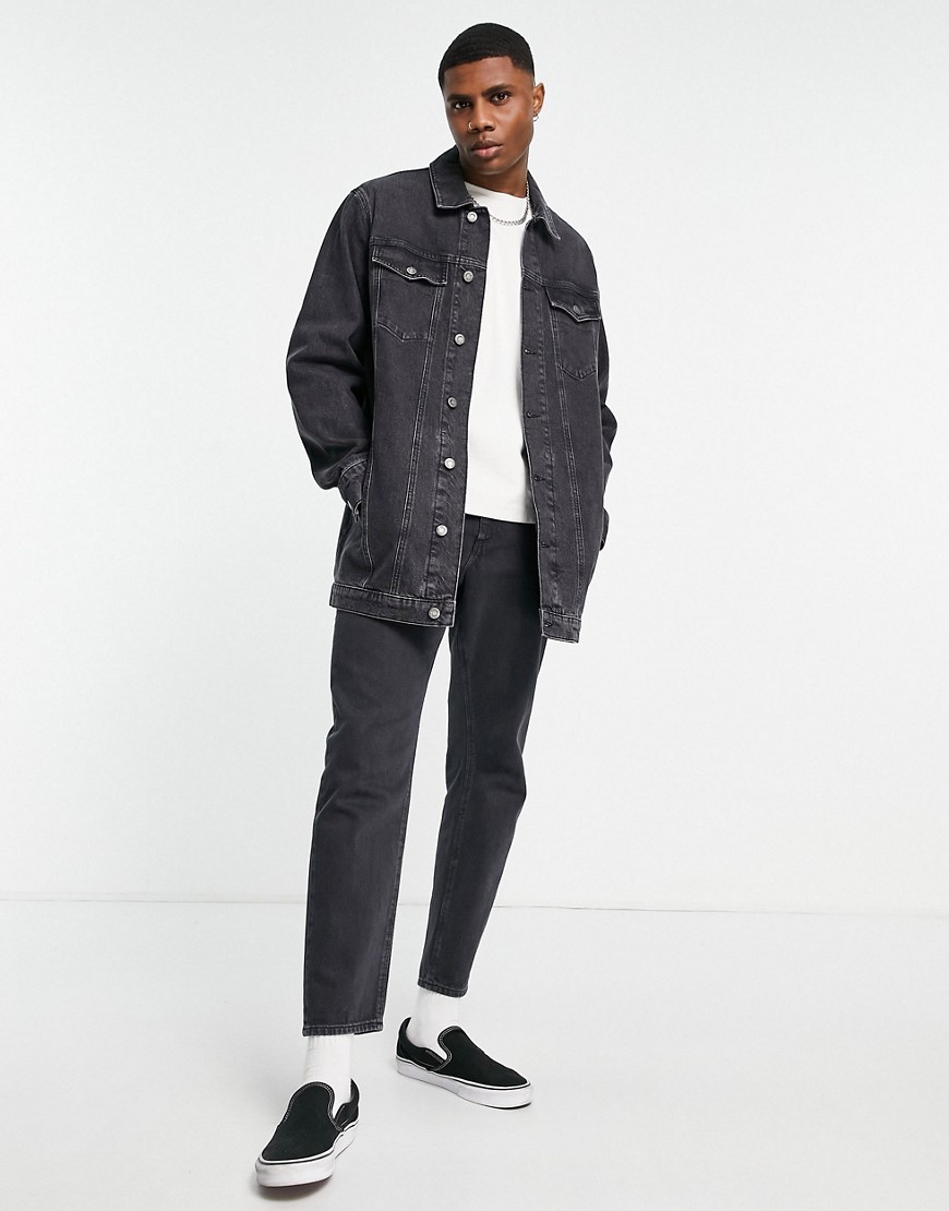 asos design -  – Longline-Jeansjacke im Stil der 70er-Jahre in verwaschenem Schwarz