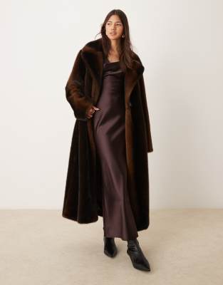 ASOS DESIGN - Longline-Mantel aus Kunstpelz in Braun-Brown