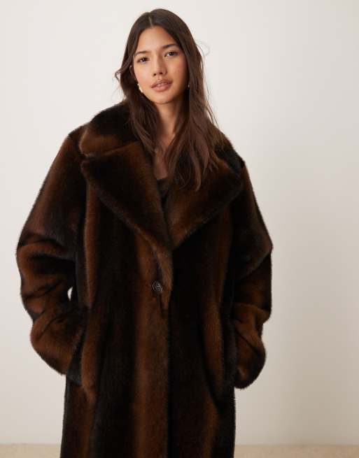 ASOS DESIGN – Longline-Mantel aus Kunstpelz in Braun, 4 von 4