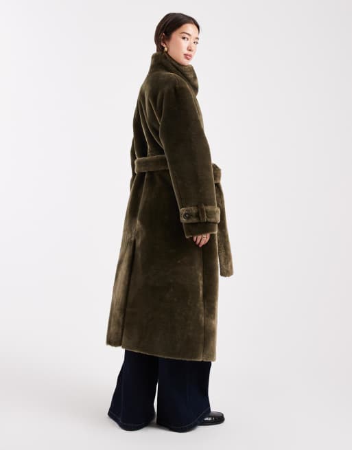 ASOS DESIGN – Longline-Mantel aus kuscheligem Teddyfell in Khaki mit Stehkragen, 4 von 5